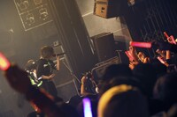 「孤独と逆襲 ～てえへんだ！底辺だ～ ツアー」東京・TSUTAYA O-EAST公演の様子。（撮影：後藤壮太郎）