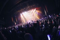 「孤独と逆襲 ～てえへんだ！底辺だ～ ツアー」東京・TSUTAYA O-EAST公演の様子。（撮影：後藤壮太郎）