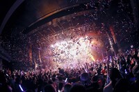 「孤独と逆襲 ～てえへんだ！底辺だ～ ツアー」東京・TSUTAYA O-EAST公演の様子。（撮影：後藤壮太郎）