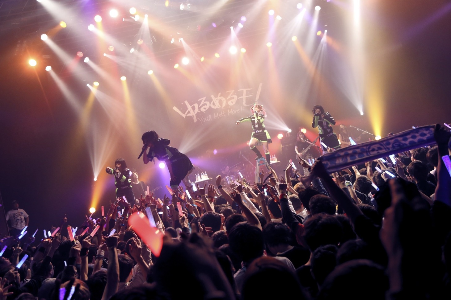 「孤独と逆襲 ～てえへんだ！底辺だ～ ツアー」東京・TSUTAYA O-EAST公演の様子。（撮影：後藤壮太郎）