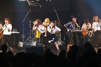 「Q'ulle Live tour 2017 『Re:birth』」東京・TSUTAYA O-EAST公演の様子。（写真提供：エイベックス）