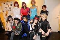 「R-BROS.FEST 2017」2日目出演者による集合写真。（Photo by HAJIME KAMIIISAKA）