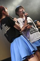 左から玉井杏奈、藤本有紀美。（撮影：古川朋久）