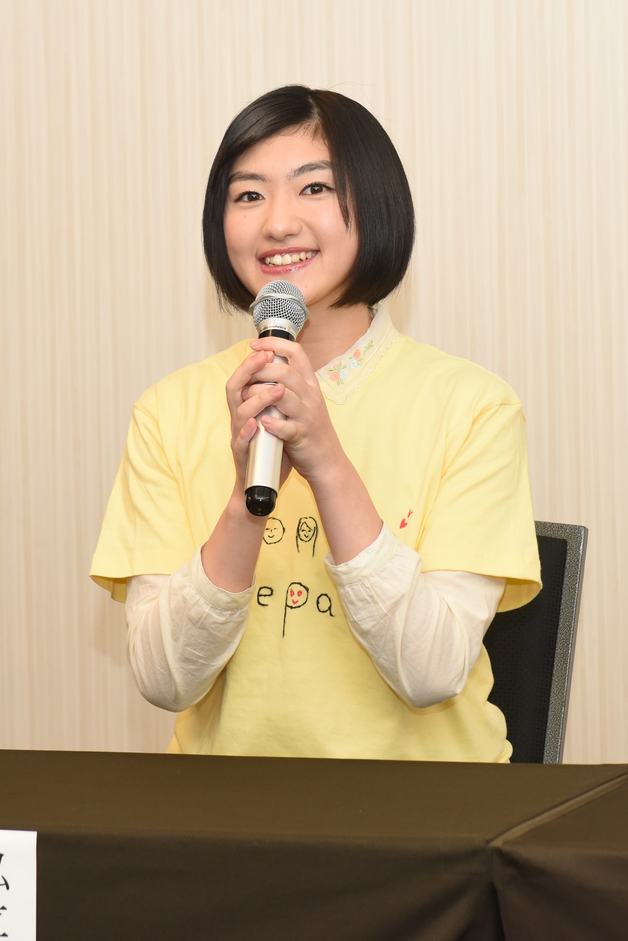 小林歌穂