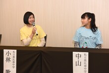 左から小林歌穂、中山莉子。