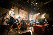 PASSPO☆「PASSPO☆歌って踊って奏でるツアー」duo MUSIC EXCHANGE公演第1部の様子。（撮影：稲垣謙一）