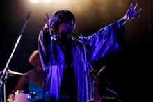 アヴちゃん（Vo / 女王蜂）（Photo by HAJIME KAMIIISAKA）