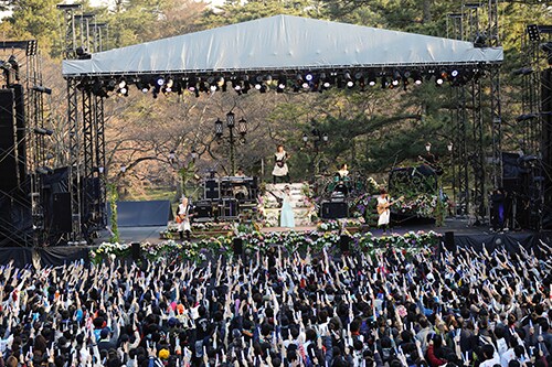 水樹奈々 出雲大社御奉納公演～月花之宴～」の様子。（撮影