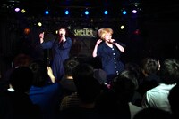 校庭カメラギャル