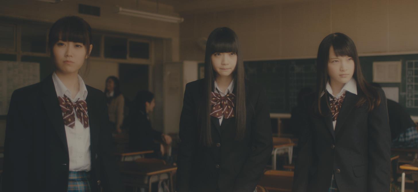 NGT48「出陣」のミュージックビデオのワンシーン。