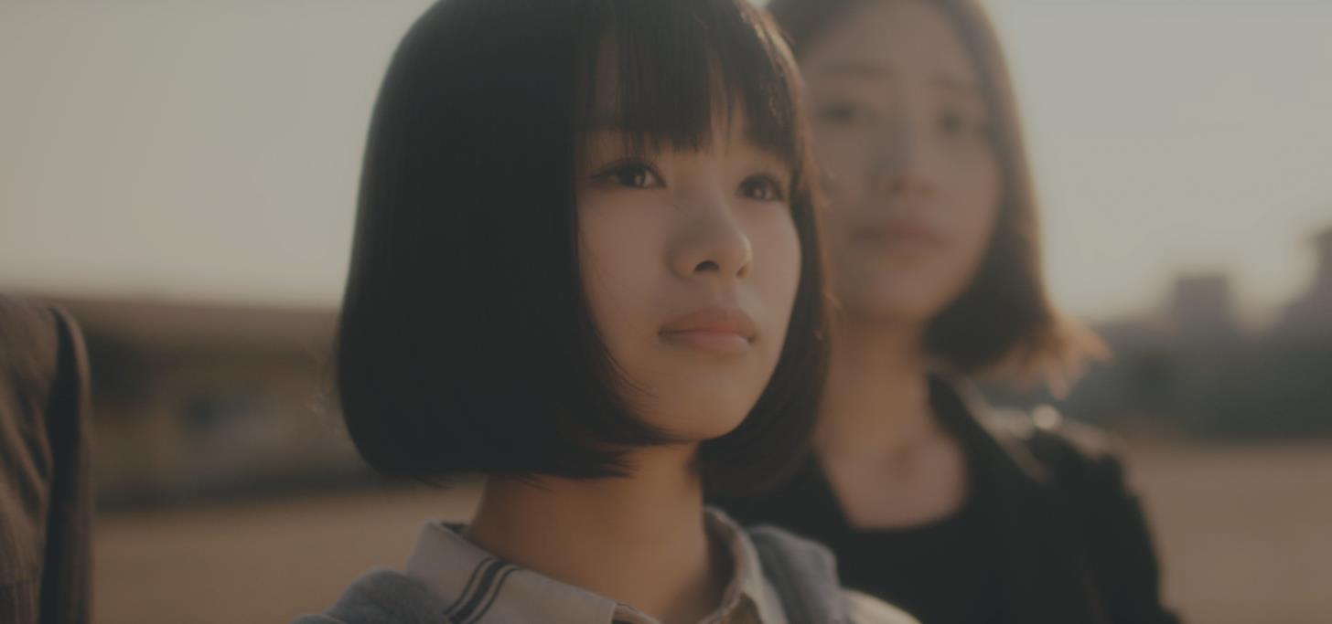 NGT48「出陣」のミュージックビデオのワンシーン。