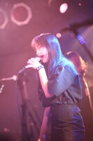 黒宮れい（Vo）（写真提供：株式会社TKブロス）