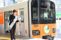 有安杏果と「ももクロ号」。