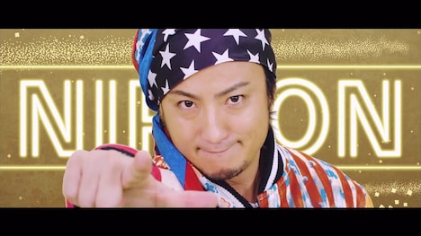 「Hop Step Japan」MVのワンシーン。