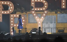 バスに乗り遅れた長濱ねる。