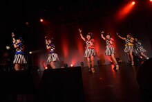 ばってん少女隊「ばってん少女隊の、田舎娘が四大都市のライブハウスを巡るツアー」LIQUIDROOM公演の様子。