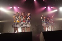 ばってん少女隊「ばってん少女隊の、田舎娘が四大都市のライブハウスを巡るツアー」LIQUIDROOM公演の様子。