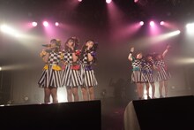 ばってん少女隊「ばってん少女隊の、田舎娘が四大都市のライブハウスを巡るツアー」LIQUIDROOM公演の様子。