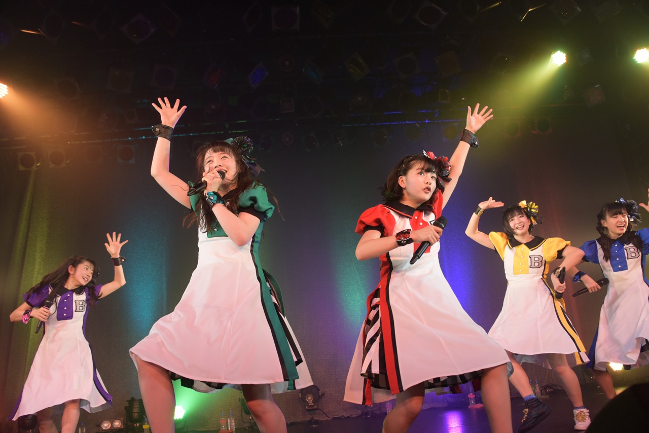ばってん少女隊「ばってん少女隊の、田舎娘が四大都市のライブハウスを巡るツアー」LIQUIDROOM公演の様子。