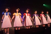 ばってん少女隊「ばってん少女隊の、田舎娘が四大都市のライブハウスを巡るツアー」LIQUIDROOM公演の様子。