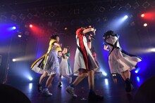 ばってん少女隊「ばってん少女隊の、田舎娘が四大都市のライブハウスを巡るツアー」LIQUIDROOM公演の様子。