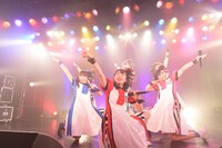 ばってん少女隊「ばってん少女隊の、田舎娘が四大都市のライブハウスを巡るツアー」LIQUIDROOM公演の様子。