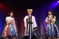 左から上田理子、やついいちろう（エレキコミック）、瀬田さくら。