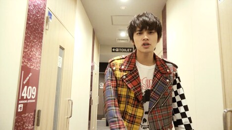 「JK//」カラオケ背景映像のワンシーン。