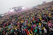 ももいろクローバーZ「ももクロ春の一大事2017 in 富士見市～笑顔のチカラつなげるオモイ～」1日目の様子。（Photo by HAJIME KAMIIISAKA+Z）