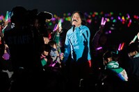 ももいろクローバーZ「ももクロ春の一大事2017 in 富士見市～笑顔のチカラつなげるオモイ～」1日目の様子。（Photo by HAJIME KAMIIISAKA+Z）