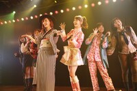 「3期生10周年公演」の様子。 (c)AKS