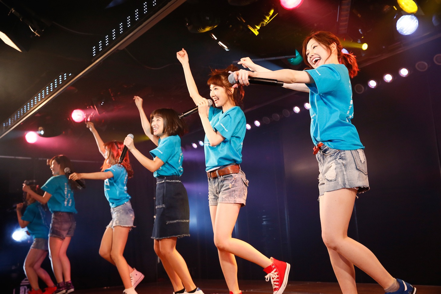 「3期生10周年公演」の様子。 (c)AKS