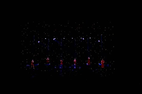 「小さな恋が、終わった」歌唱時の様子。(写真提供:Sony Music Records)