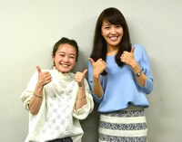 左からNakamuraEmi、堤友香アナウンサー。（写真提供：TOKYO FM）