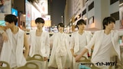 新CM「イモトのWiFi MAG!C☆PRINCE 香港編」のワンシーン。