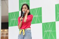 板野友美「#いいね！」発売記念イベントの様子。（写真提供：キングレコード）