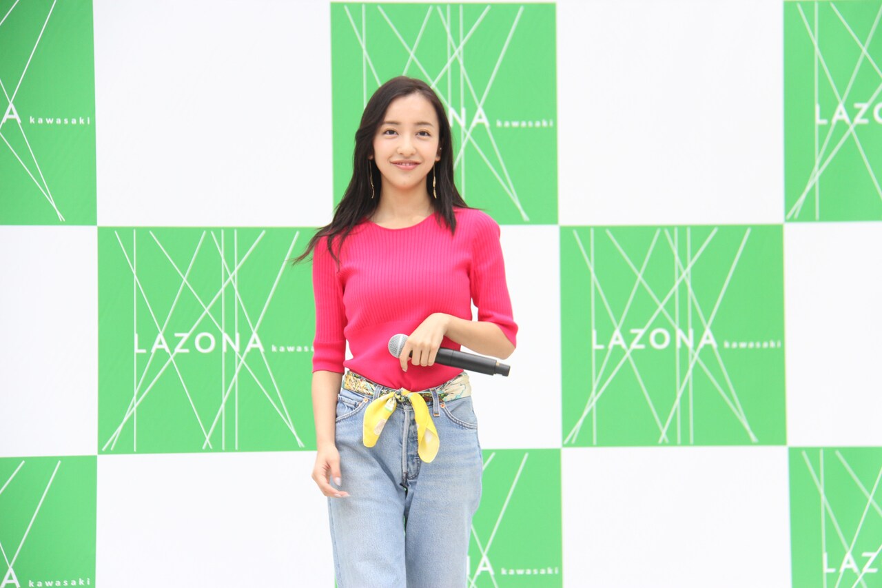 板野友美、ニューシングル発売記念イベントで笑顔「私の曲では珍しいさわやかな曲」