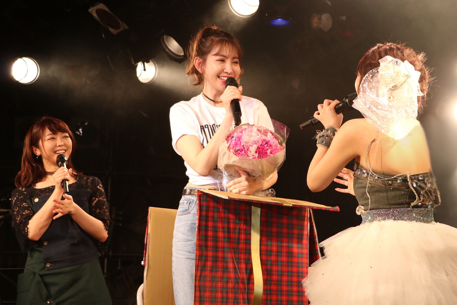 高橋みなみ「Minami Takahashi 26th Birthday Live 2017 ▽199104080127▽26▽」の様子。