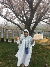 地図とコンパスを持ってゴールを目指す辻野かなみ。（提供：スターダストプロモーション）