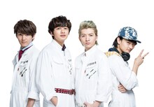 つなぎを着用したDISH//。