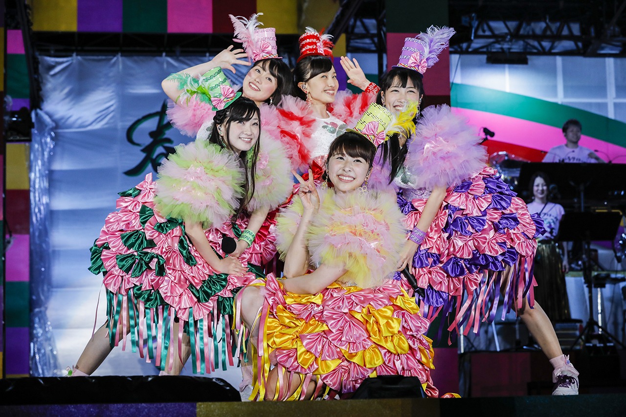 「ももクロ春の一大事2017 in 富士見市～笑顔のチカラつなげるオモイ～」4月8日公演のももいろクローバーZ。（Photo by HAJIME KAMIIISAKA+Z）