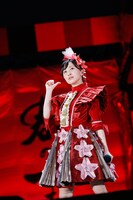 「ももクロ春の一大事2017 in 富士見市～笑顔のチカラつなげるオモイ～」4月8日公演より百田夏菜子。（Photo by HAJIME KAMIIISAKA+Z）