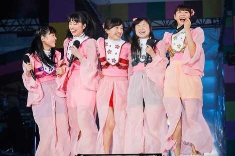 ももいろクローバーZ(Photo by HAJIME KAMIIISAKA+Z)