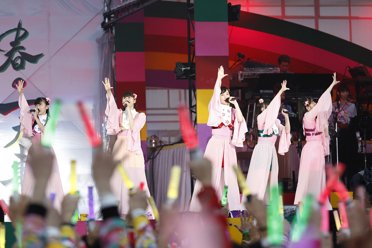 ももいろクローバーZ（Photo by HAJIME KAMIIISAKA+Z）