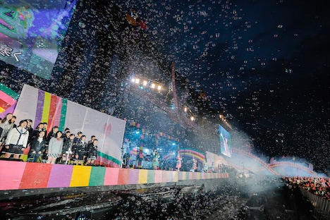 「ももクロ春の一大事2017 in 富士見市~笑顔のチカラつなげるオモイ~」4月9日公演の様子。(Photo by HAJIME KAMIIISAKA+Z)