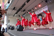 NGT48「デビューシングル『青春時計』発売記念 ミニ握手会」大阪・あべのキューズモール公演の様子。(c)AKS