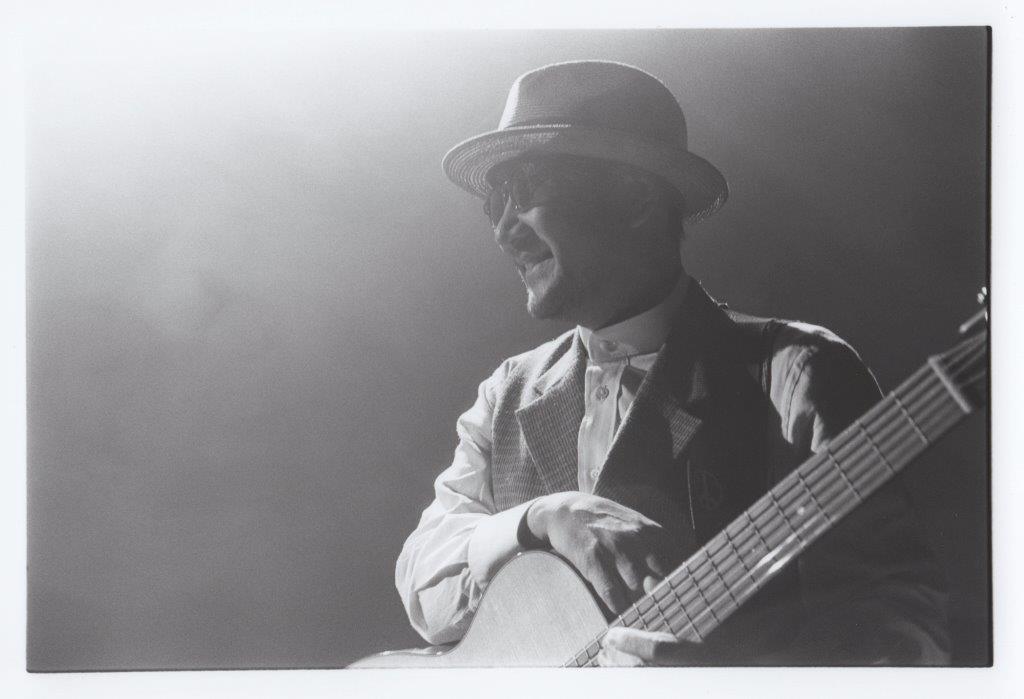 墓前に報告せんといかんバイ！福岡出身Chage、博多華丸＆須黒アナに楽曲提供