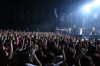 「AbemaTV 1st ANNIVERSARY LIVE」の様子。 (c) AbemaTV 1st ANNIVERSARY LIVE