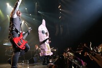 ゴールデンボンバー (c) AbemaTV 1st ANNIVERSARY LIVE