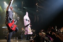 ゴールデンボンバー (c) AbemaTV 1st ANNIVERSARY LIVE